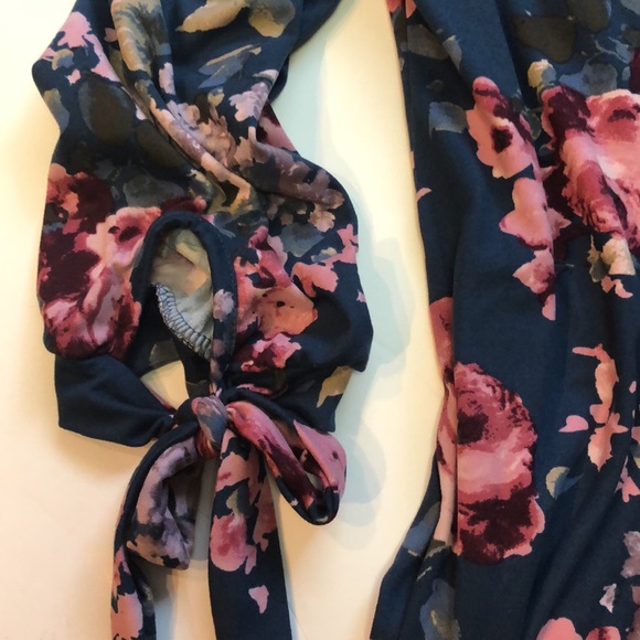 Boutique Butter soft floral long 3/4 sleeve top - Picture 2 of 5